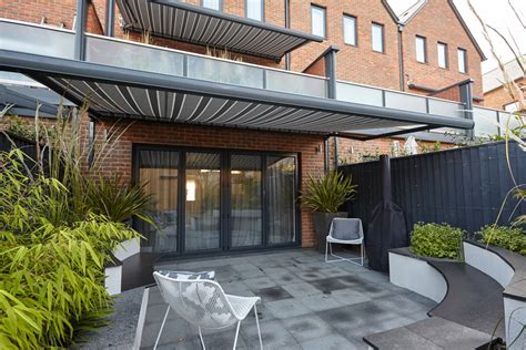 benefits  retractable awnings  gardens awningsouth