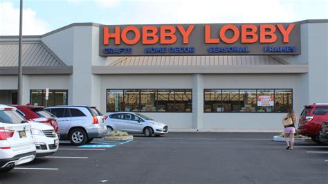 hobby lobby craft store chain opens  dover  debut  delaware