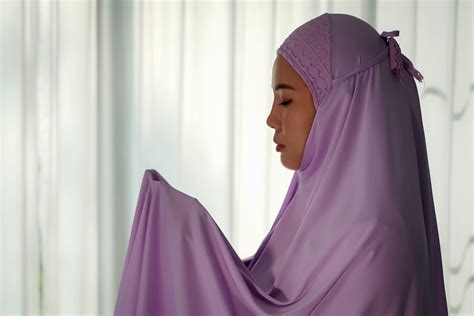 Hukum Wanita Pakai Kain Telengkung Warna Merah Ketika Solat Ella Glover