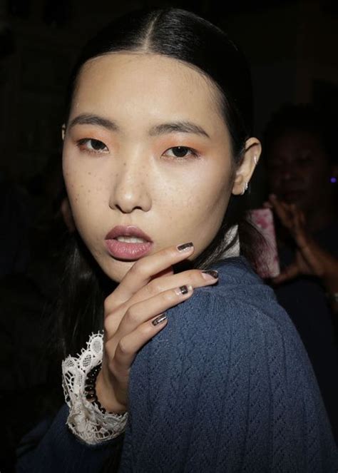 Fall 2017 Nail Trends Best Nail Ideas From Fall Nyfw Runway Elle