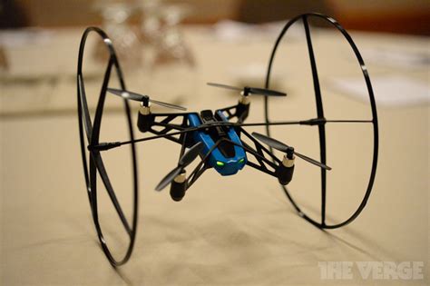 parrot mini drone  jumping sumo deux nouveaux jouets connectes