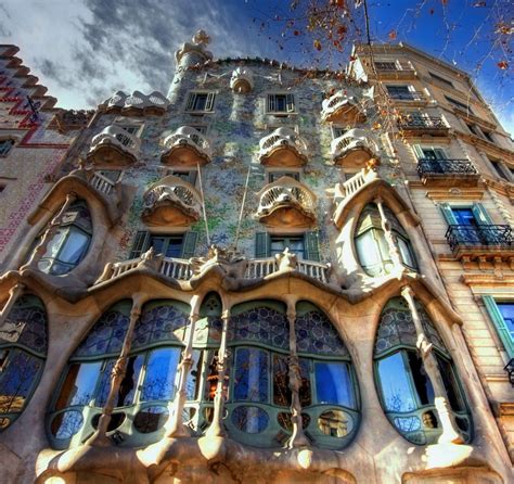barcelona february   facade   house casa battlo viaggiatorenet