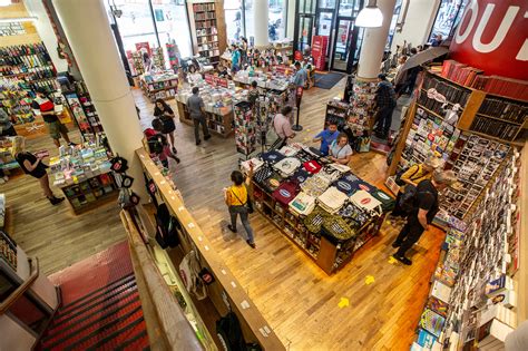 strand book store    survive   business