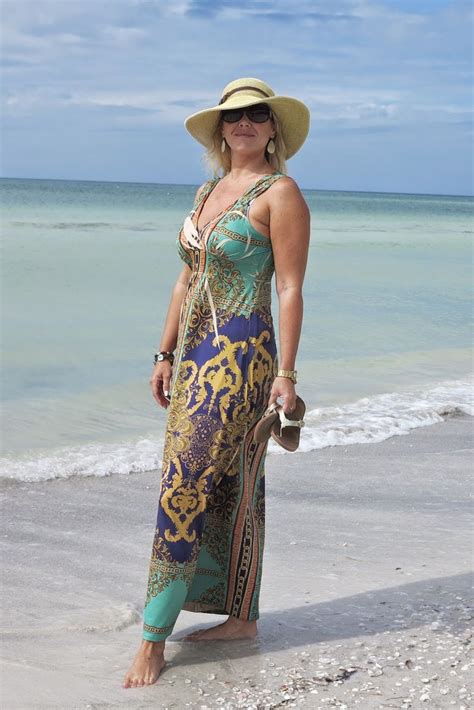 Fashion Over 40 How To Wear A Printed Dress On The Beach Beach