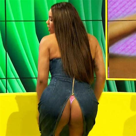 lateysha grace dress split and ass flash — video and photos scandal