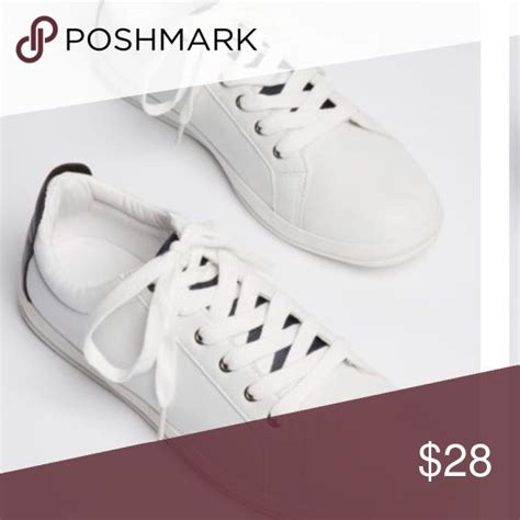 white leather sneakers brand   tags   soft sole  fits    foot