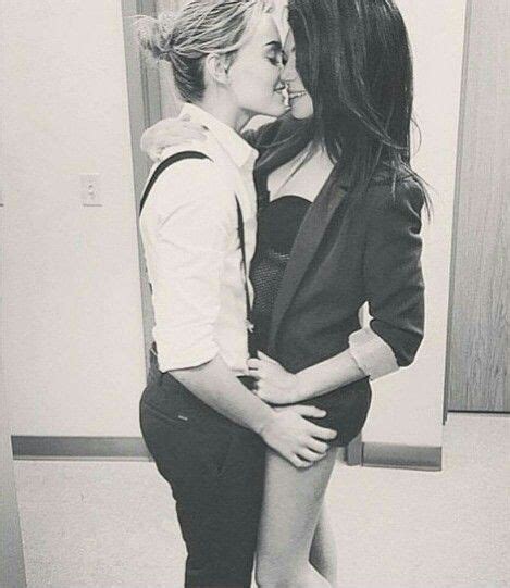 Pin By Ciara Carter On Otnb Cute Lesbian Couples