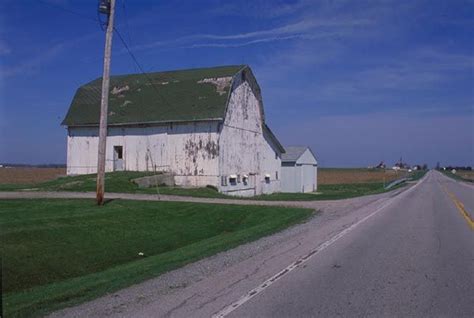 white barn picslearning