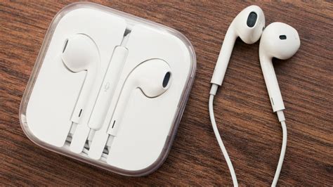 apple ships mic  earpods   ipod touch cnet
