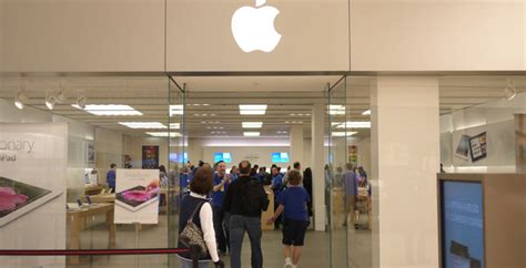 Apple Stores Tout 300 Million Visitors In Less Than A Year Slashgear