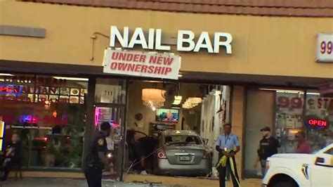 Car Crashes Into Beauty Salon In North Miami 2 Say They Suffered Minor