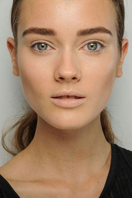 How To Nail Down The No Makeup Look Skillfully Women