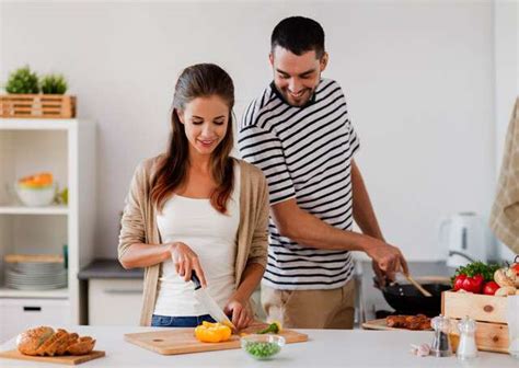 4 Reasons How Cooking Together Benefits The Relationship