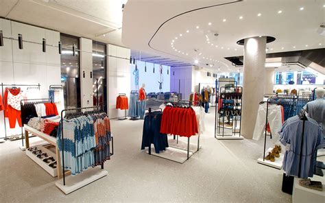 fashion  boutiques womens retail clothing stores design layout