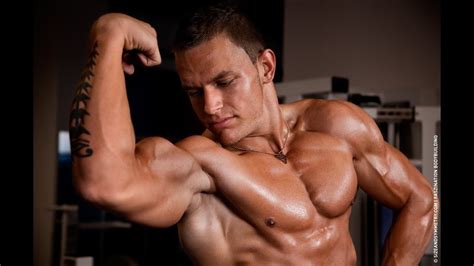 bodybuilder biceps flexing   fans youtube