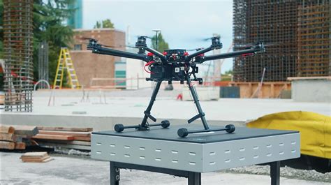 ahora los drones se podran cargar de manera inalambrica  esta base