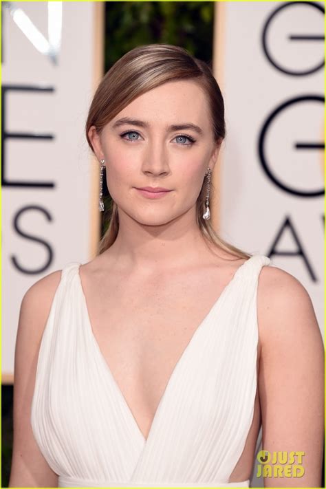 Saoirse Ronan Oozes Elegance At Golden Globes 2016 Photo