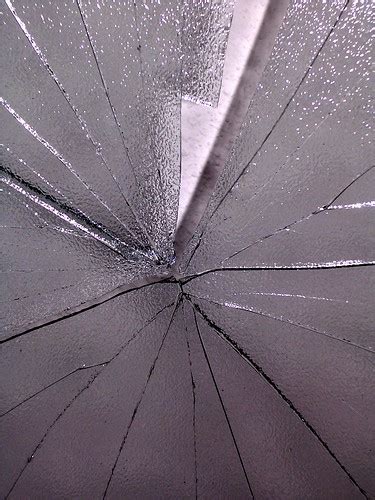 cristal roto broken glass alberto racatumba flickr