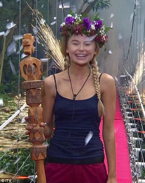 i m a celeb georgia toffolo crowned queen of the jungle daily mail