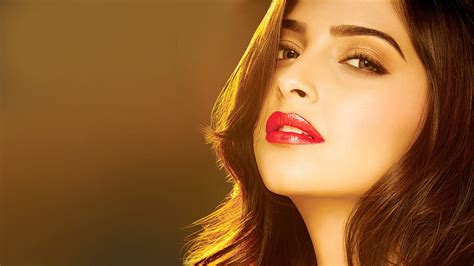 sonam kapoor bollywood actress model girl beautiful brunette