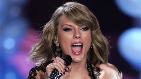 Taylor Swift Is The First Artist To Debut At No 1 On Both Billboard 2