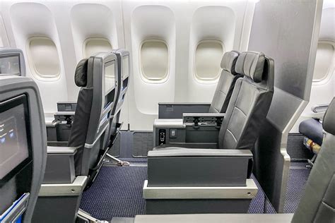 review american airlines premium economy   boeing