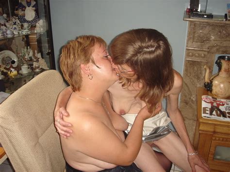 amateur lesbian sluts kissing 20 pics xhamster