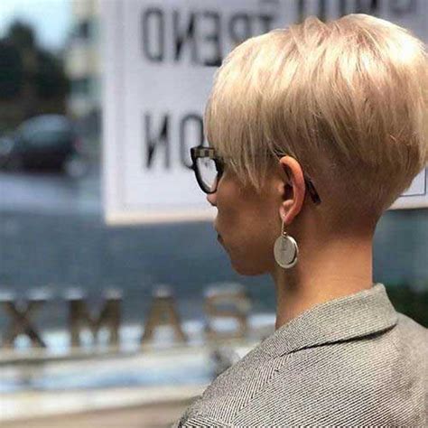 Short Hairstyles For Women Over 40 To Explore New Look