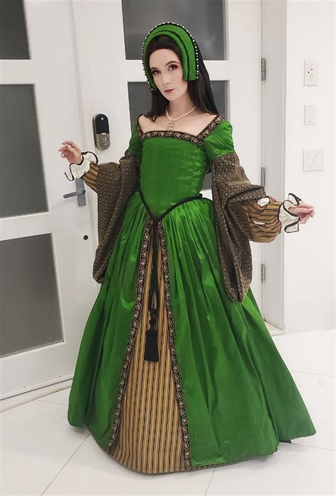 Made Myself An Anne Boleyn Costume For Halloween Sewing