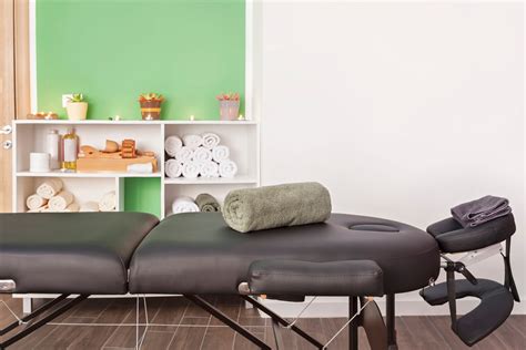 how to choose a massage table with the comfort of you patients and