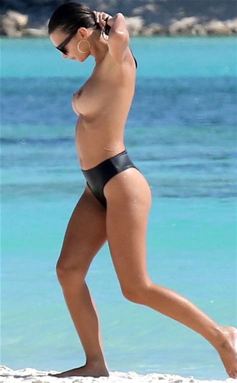 emily ratajkowski nude beach topless boobs big tits wet paparazzi celebrity leaks scandals