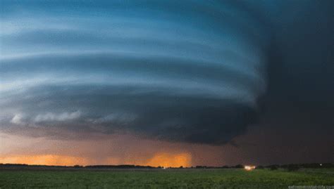 mesmerising animated gifs  haunting supercell