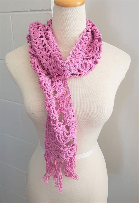 hand crocheted fan centred scarf
