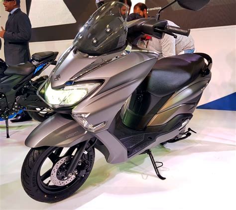 suzuki motorcycle india unveils burgman street scooter auto components india