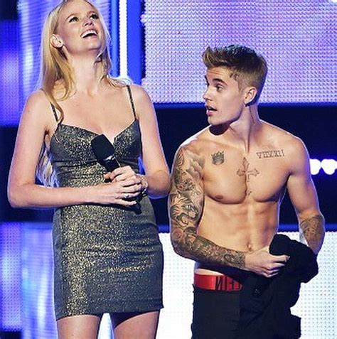 justin bieber strips down to his underwear on national tv after getting booed rumorfix the