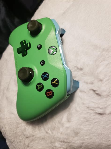 look m morty i turned myself into a pickle rick xbox controller lol