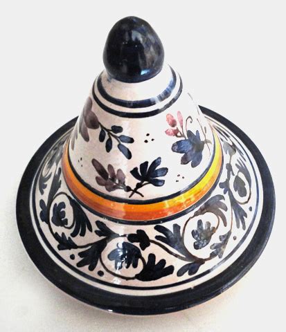 ceramic dictionary  susan mussi lids  selection  lids  pottery