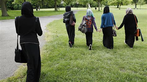 muslim woman sues michigan police after forced headscarf removal — rt usa news