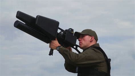 snatching  drone ukrainian forces   skywiper anti drone gun    russian uav