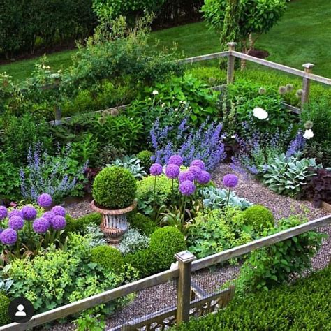 jenn garces atbloomsandbounty  instagram  stunning  enclosed garden