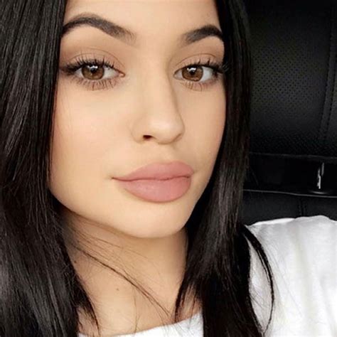 kylie jenner s lip fillers aren t the only secret to her plump pout e