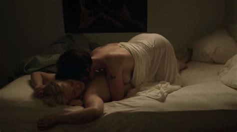 alexandra breckenridge nue dans dark