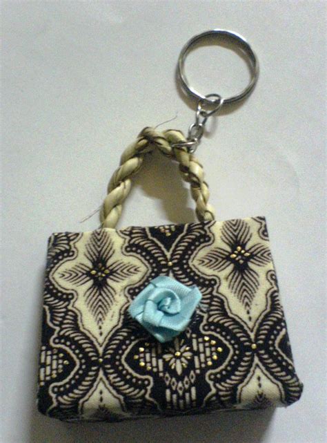 agsy souvenir handycraft souvenir gantungan kunci tas batik mini