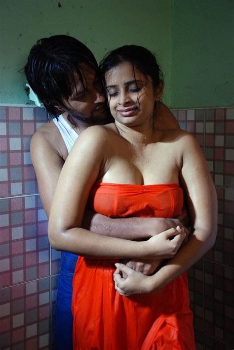 sexy bathroom couple ~ better than nude sexy pics