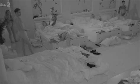Love Island Viewers Slam Emma Jane And Terry S Over Duvet