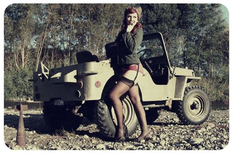 jeep girls brunettes with jeeps