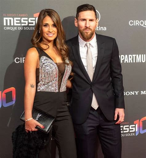 Barcas Messi And Wife Antonella Roccuzzo Have 1 On 1 Time Daily Mail
