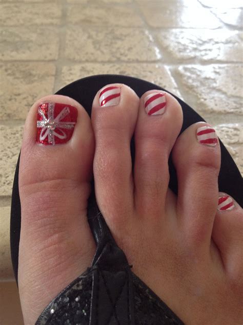 christmas toes christmas nails cute toe nails toe nail designs