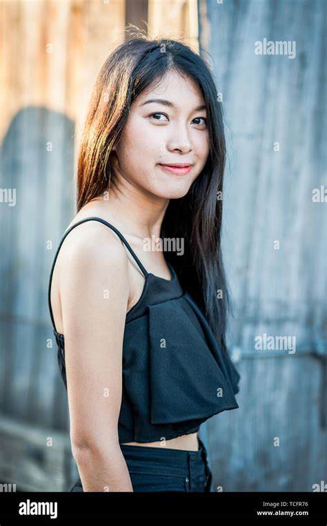 Thai Girl Stockfotos Und Bilder Kaufen Alamy