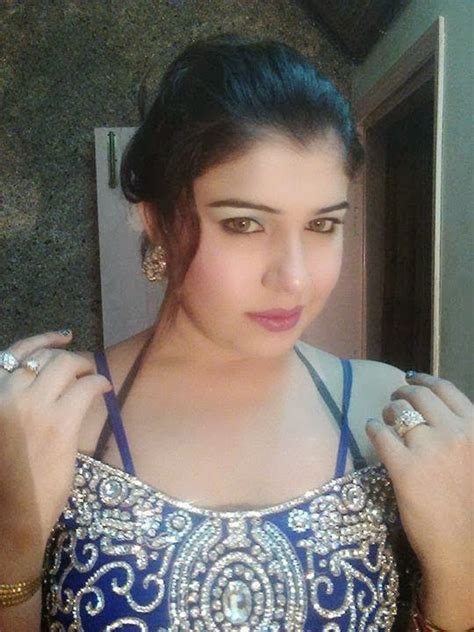 Latest Fashion And Styles Hot Desi Shemale Lady In Lahore